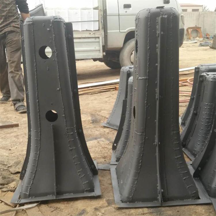隔离墩钢模具 隔离墩模具3.jpg