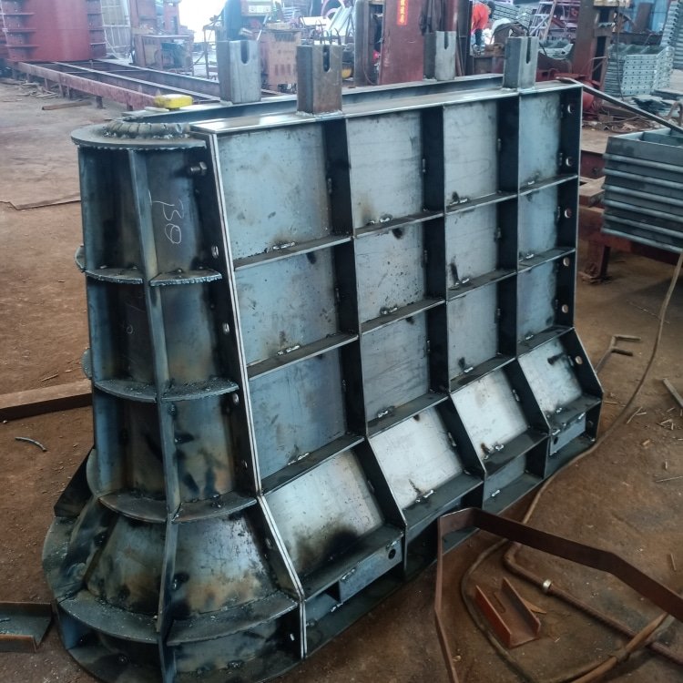 1637369932464237.jpg 桥梁防撞墙钢模板4.jpg